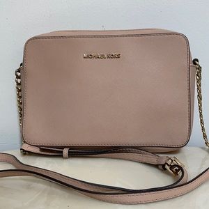 Pebbled chain crossbody bag